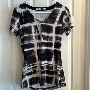 Size Medium Nike Pro V Neck
